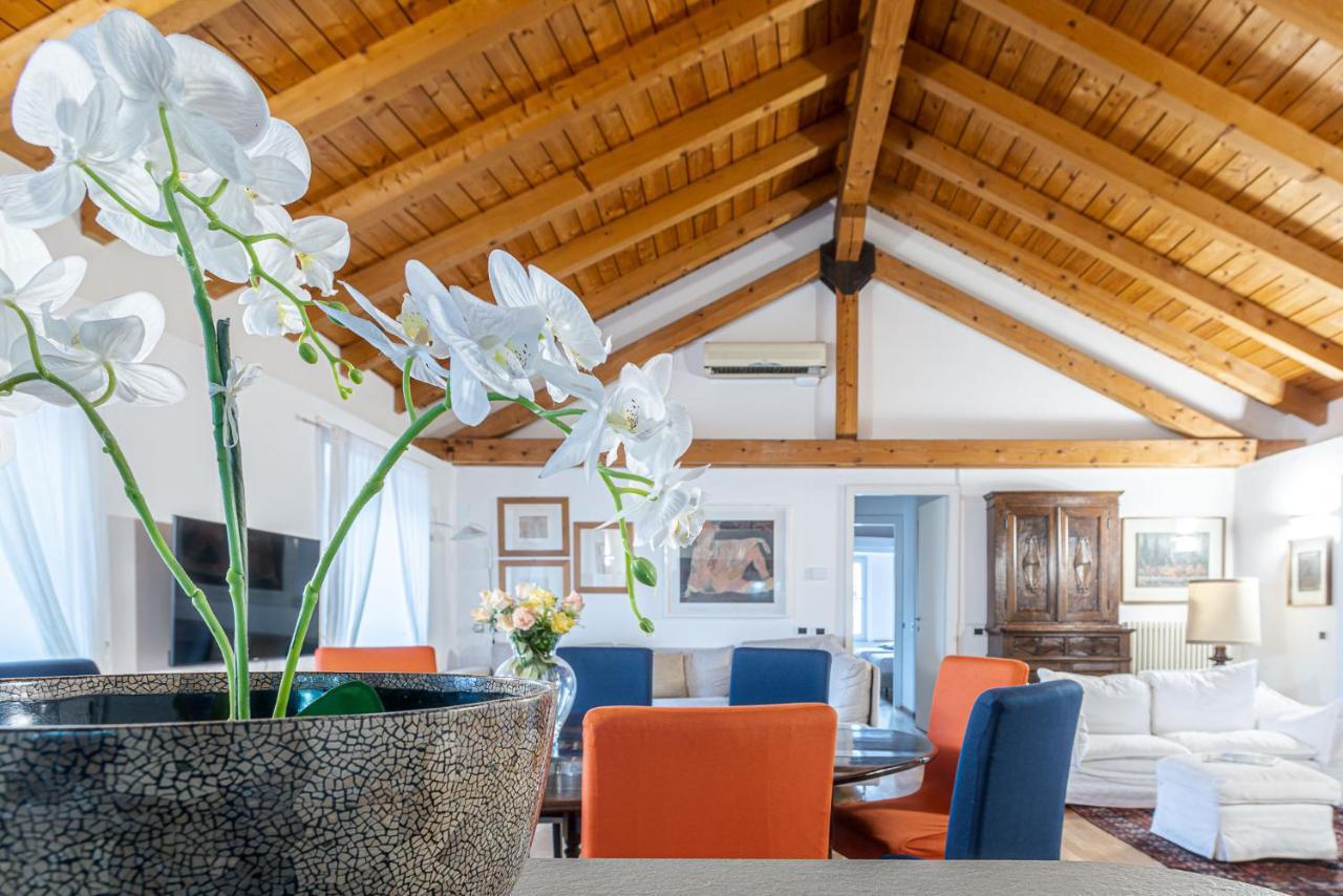 A Casa Nuccia Mansarda By Holiday Solutions كومو المظهر الخارجي الصورة